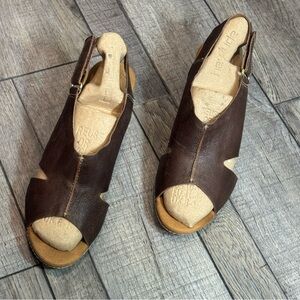 Clarks Helio Float Brown Nubuck Leather Wedge Sandals - 9.5